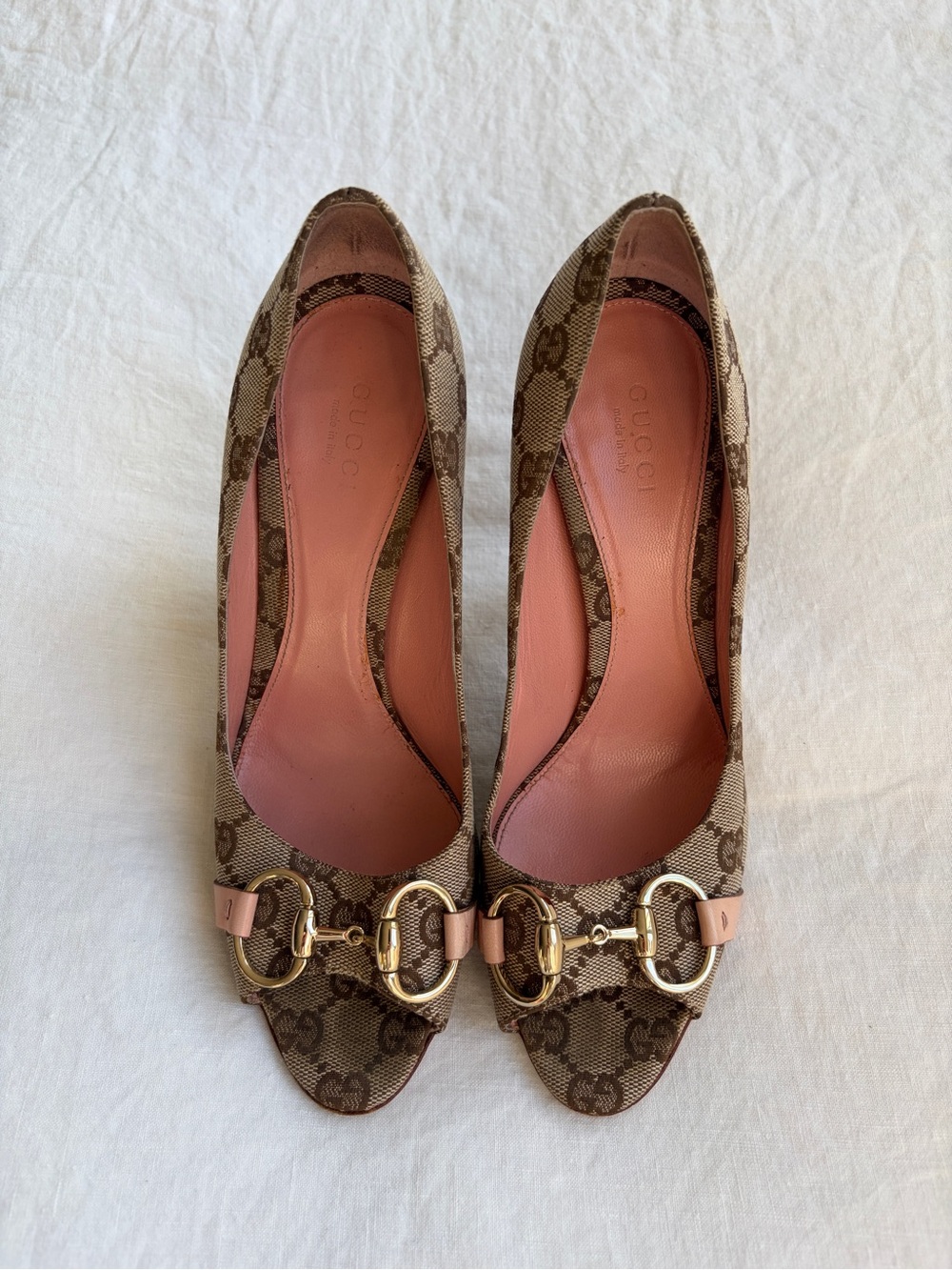 Vintage Gucci Monogram Logo Horsebit Metal Pink Leather Peep Toe Heels Tan Pink